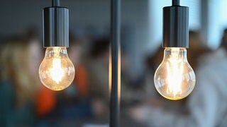 Seltenes Szenario: Tagelang kein Strom. Jetzt soll das Ende des Stromausfalls im Berliner Südwesten in Sicht sein. Hier gibt es Tipps, um auf Blackouts vorbereitet zu sein.