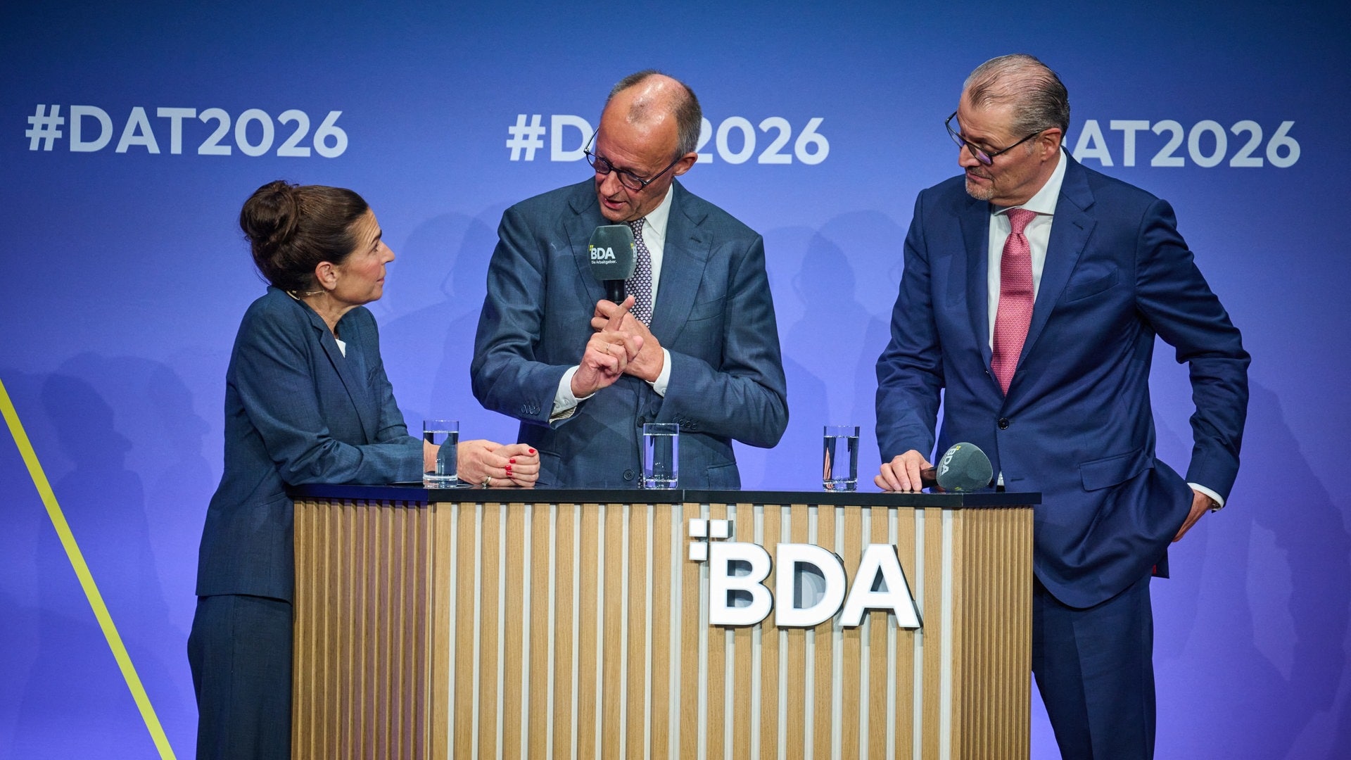 Friedrich Merz sorgt mit diesem Versprecher für Lacher!