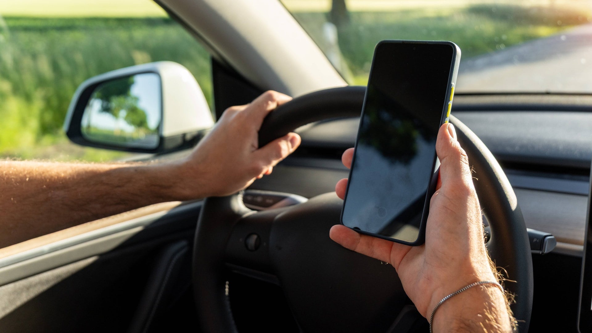 So könnt ihr dem Drang widerstehen, euer Handy am Steuer zu benutzen