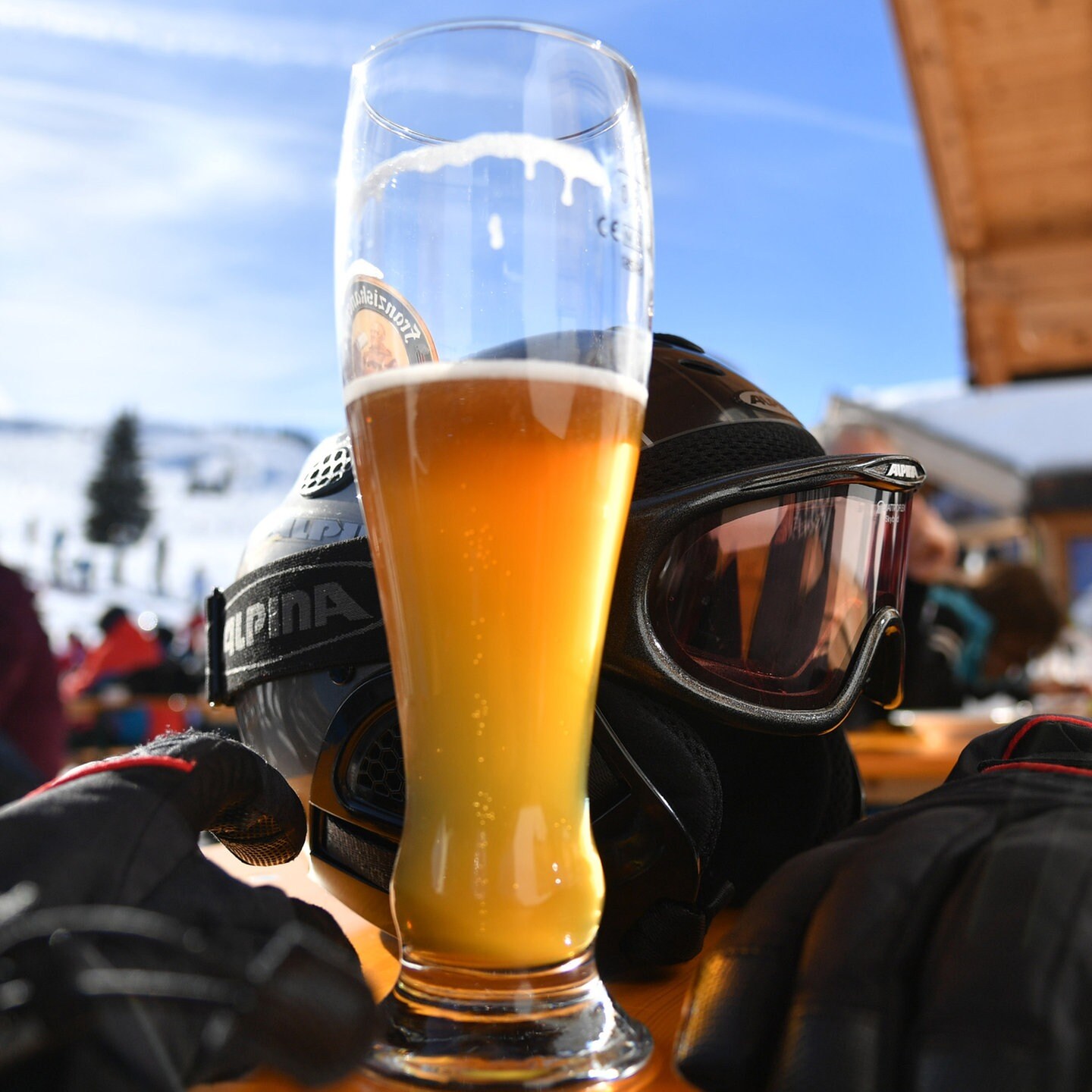 Betrunkene Skifahrer in Österreich episode artwork