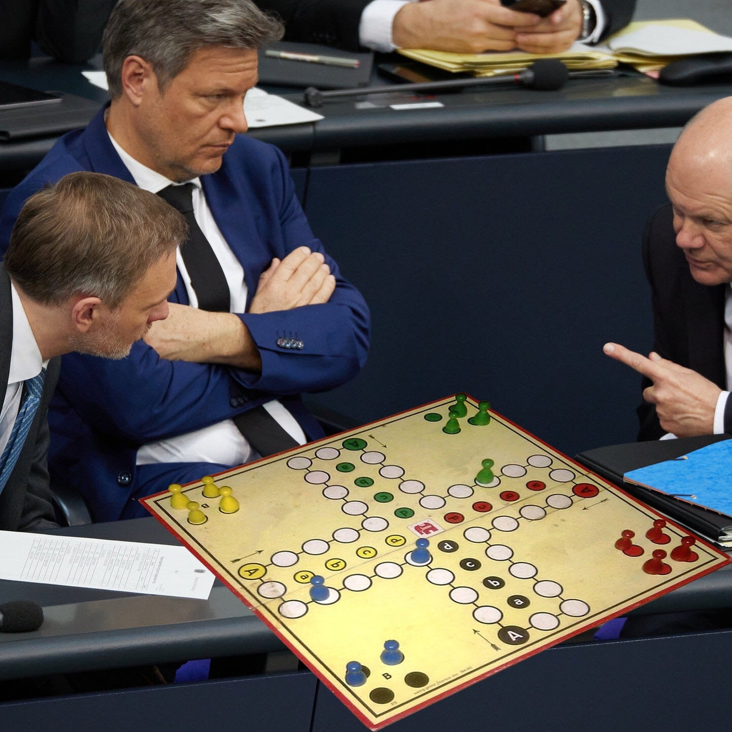 Scholz würfelt mit beim Haushalt episode artwork