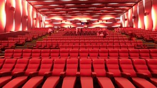 Blick in den Kinosaal 1 im Kinopolis Kino nach einer kurzen Filmvorführung für Medienvertreter bei der Eröffnung des Westfield Hamburg-Überseequartier.