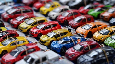 Symbolbild: Ein Schüler-Team nimmt an der WM der Mini-Rennautos in Singapur teil.