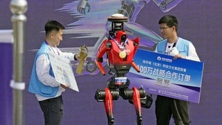 Beim Beijing E-Town Humanoid Robot Half-Marathon in Peking hat in diesem Jahr der humanoide Roboter „Blitz“ für Aufsehen gesorgt. Die autonom laufende Version des Roboters gewann das Rennen in 50 Minuten und 26 Sekunden – und lief damit den schnellsten Halbmarathon aller Zeiten.