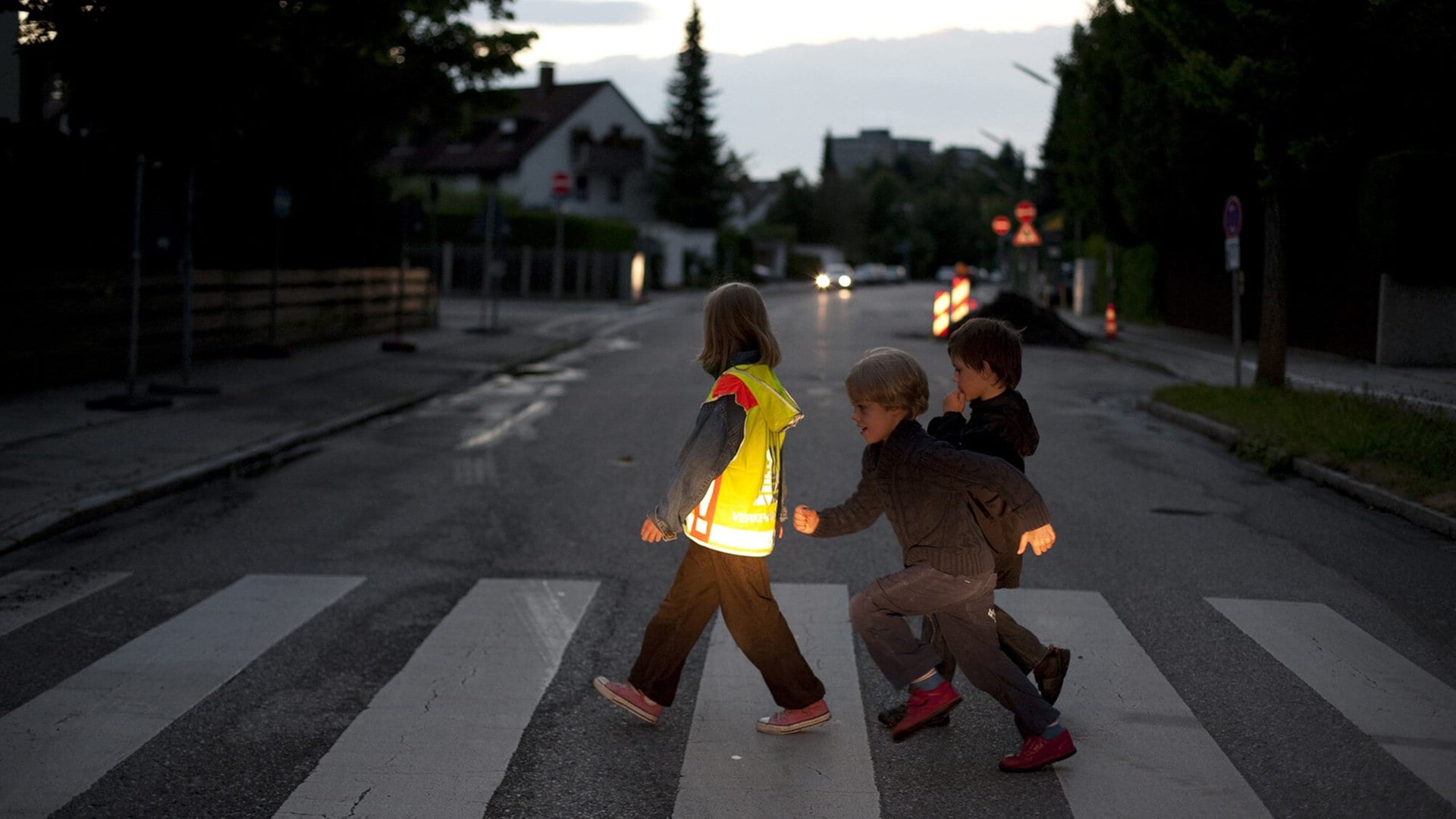 Notbremsassistent übersieht Kinder trotz Reflektoren